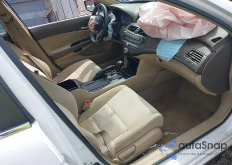 2008 Honda Accord 2.4 Lx z USA, uszkodzony, nr VIN 1HGCP26308A118014